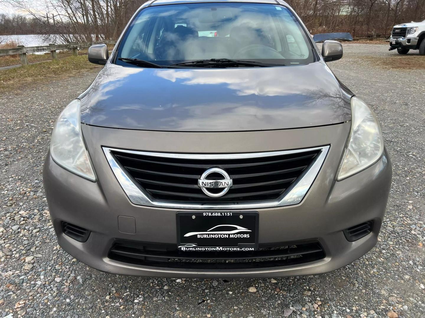 2014 Nissan Versa Sedan SV photo 2