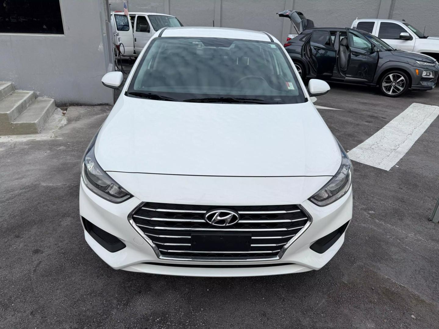 Hyundai Accent's photo