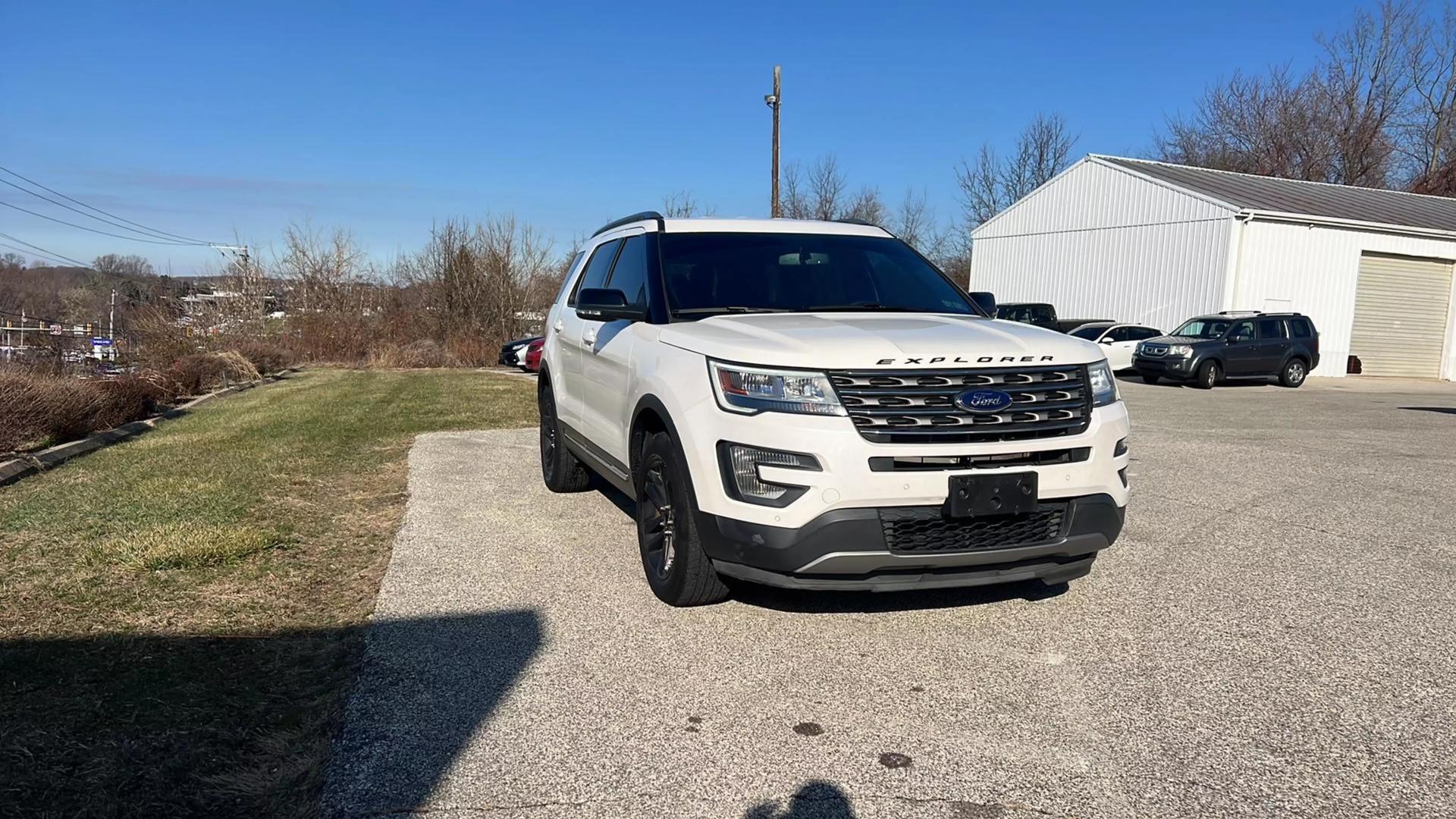 2017 Ford Explorer XLT photo 8