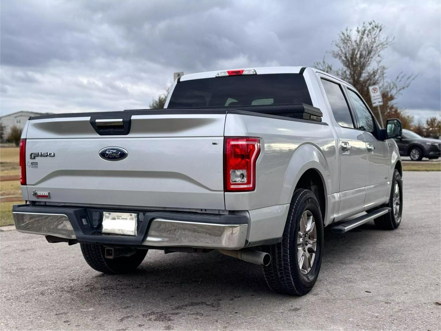 2015 Ford F-150 XLT photo 5