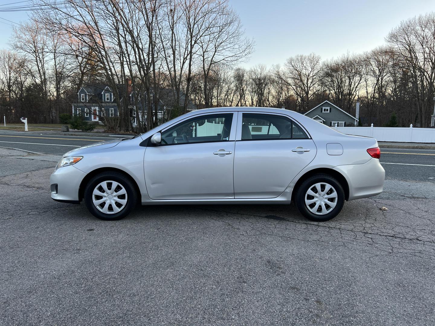 2010 Toyota Corolla LE photo 2