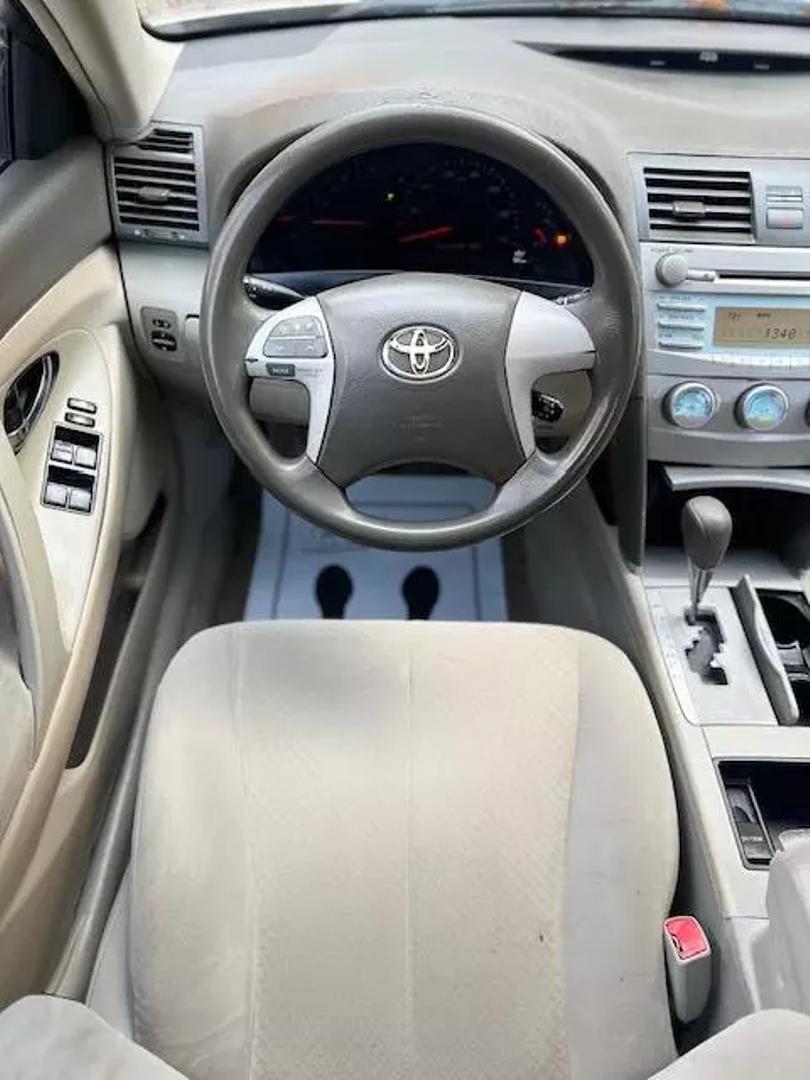 2007 Toyota Camry LE photo 2