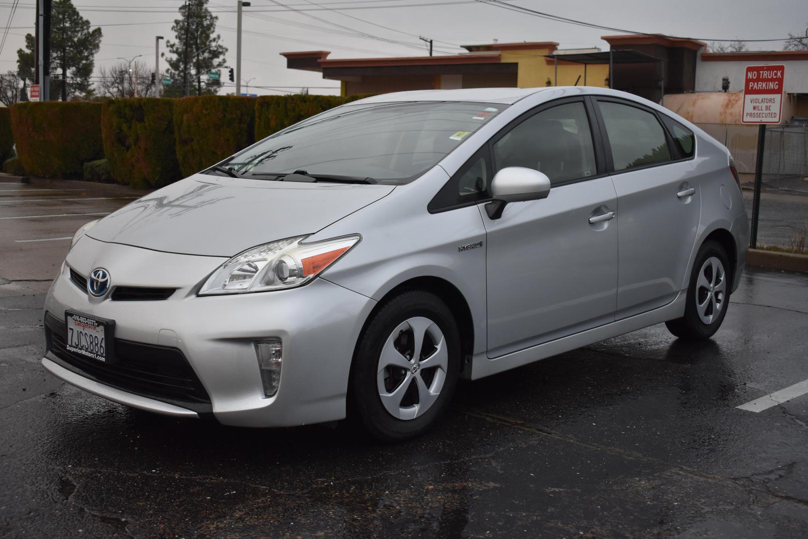 2015 Toyota Prius Two photo 6