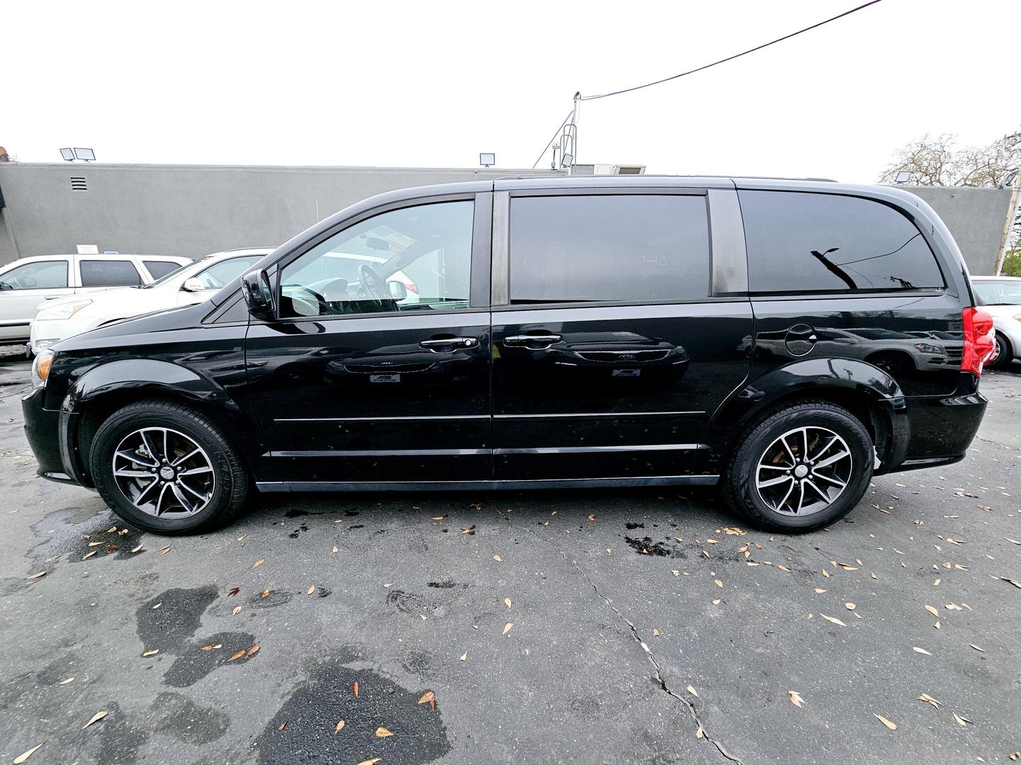 2016 Dodge Grand Caravan R/T photo 4