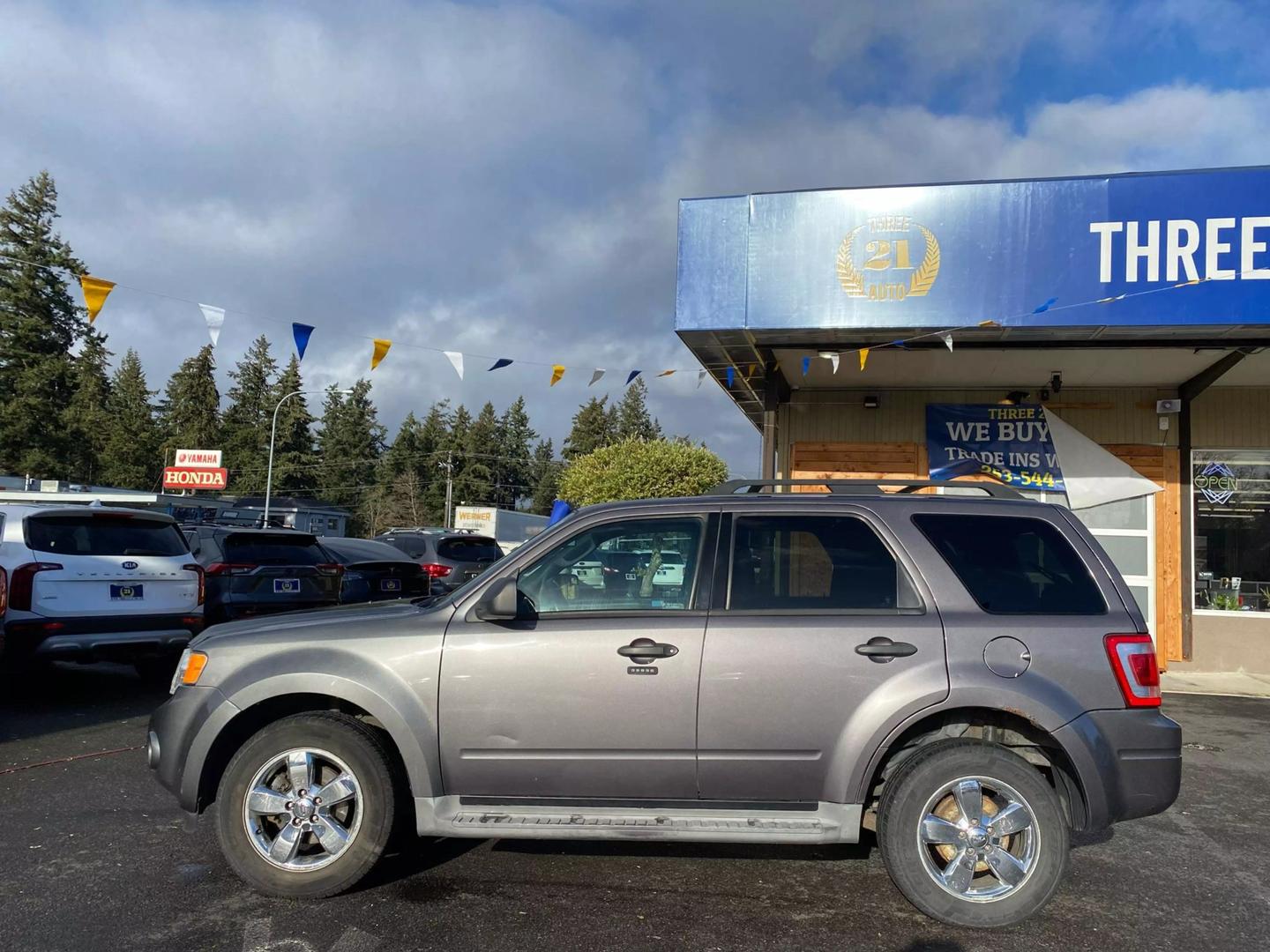 2010 Ford Escape XLT photo 2