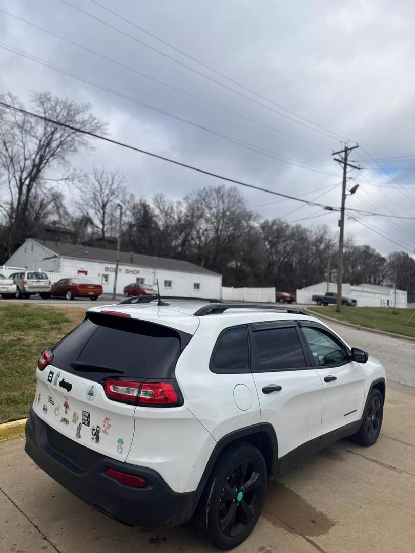 2016 Jeep Cherokee Sport Altitude photo 5