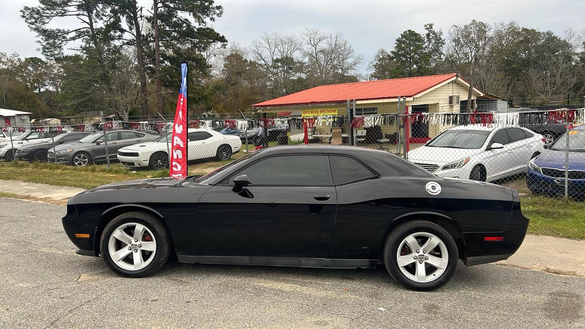 2014 Dodge Challenger SXT photo 3