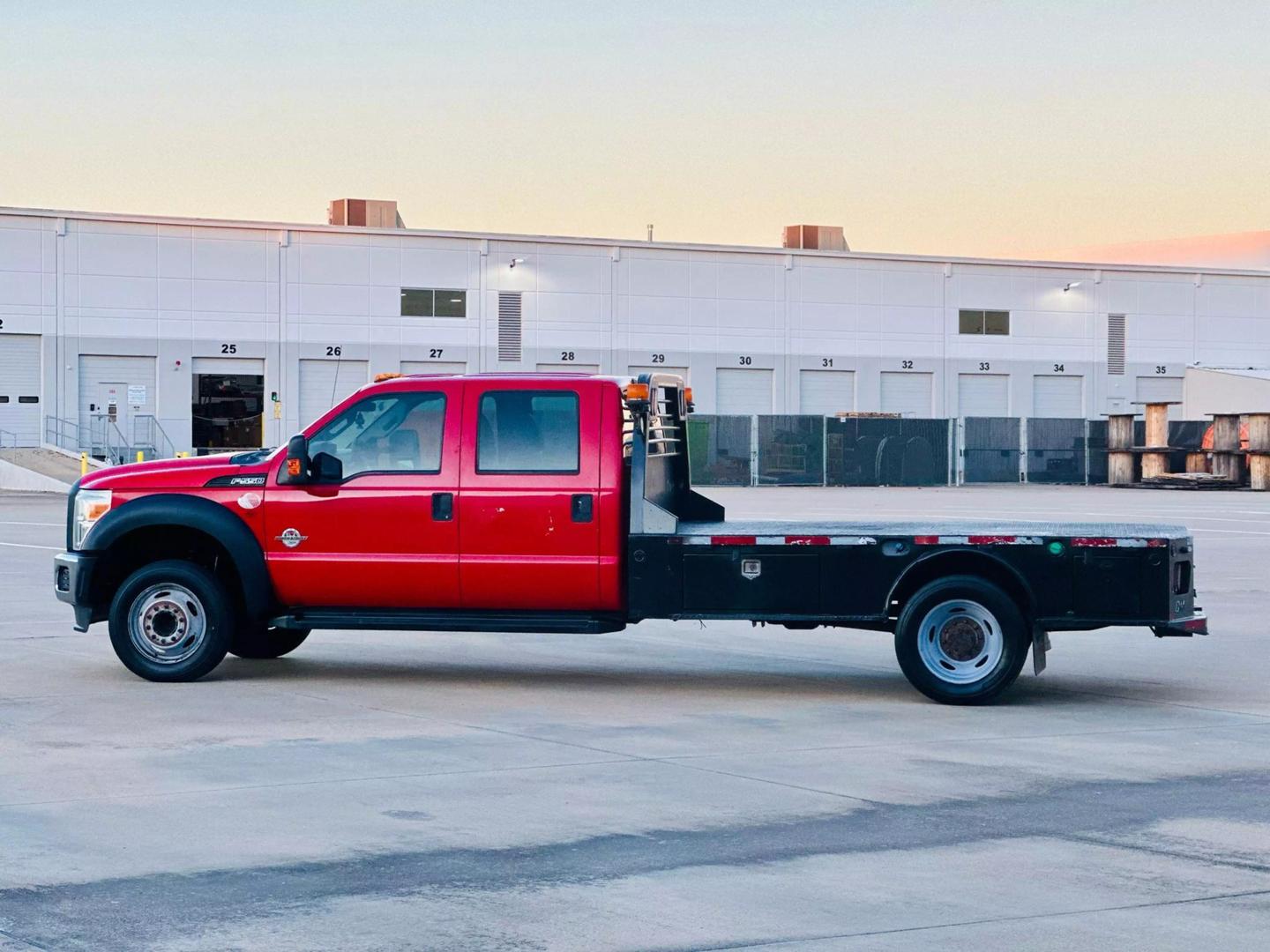 2014 Ford F550 null photo 8