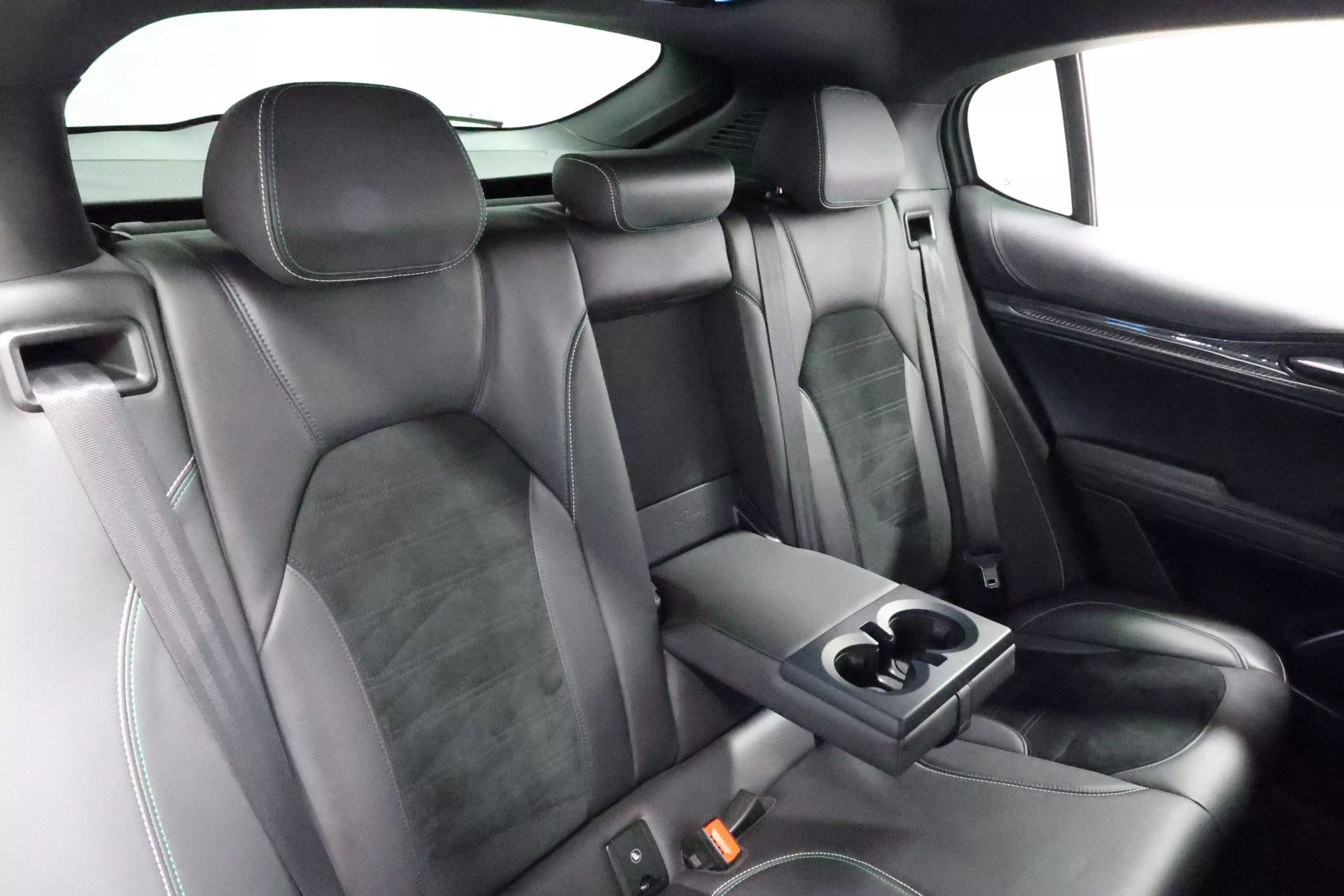 2022 Alfa Romeo Stelvio - Image 70