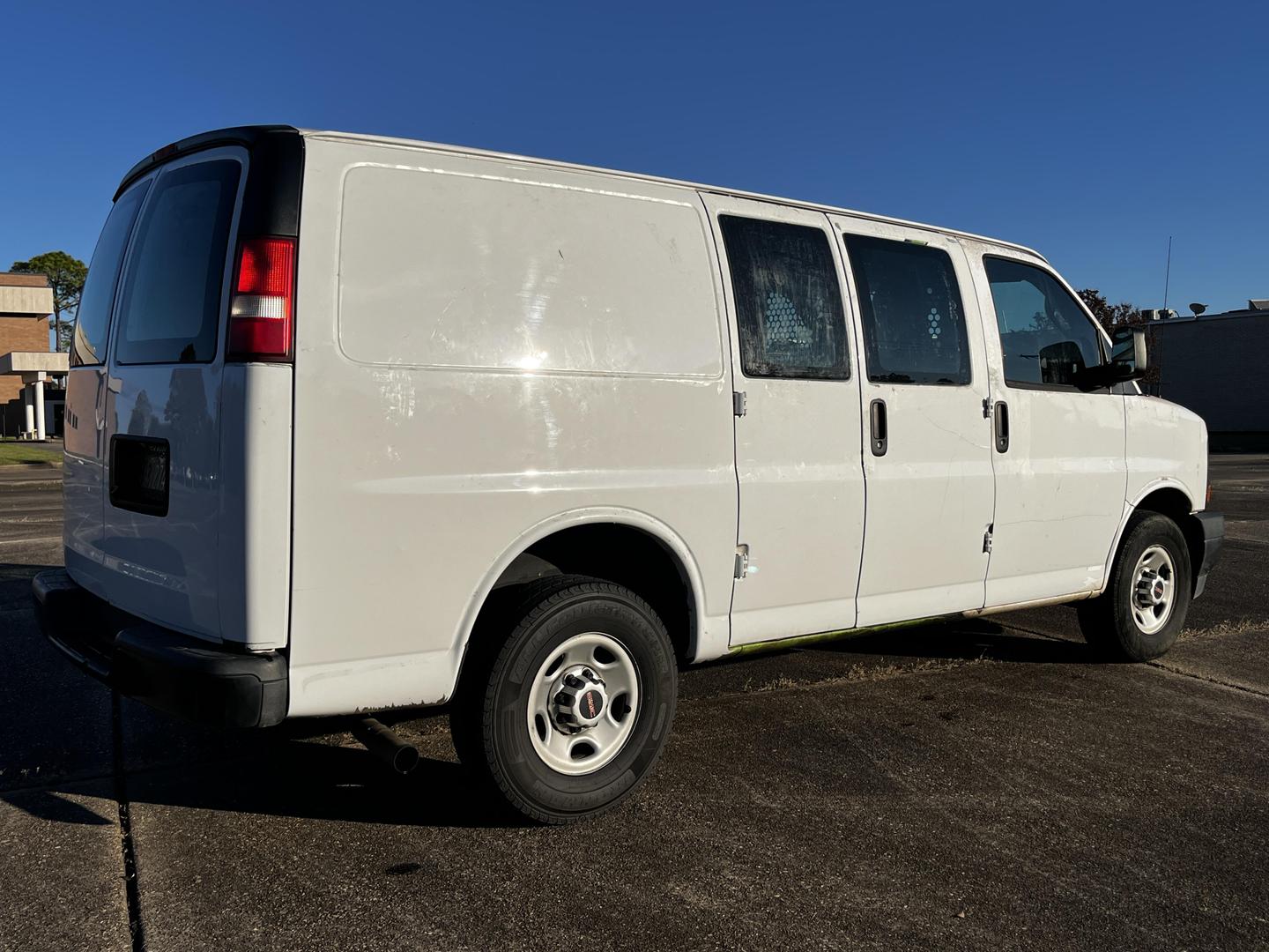 2017 GMC Savana Cargo Work Van photo 4