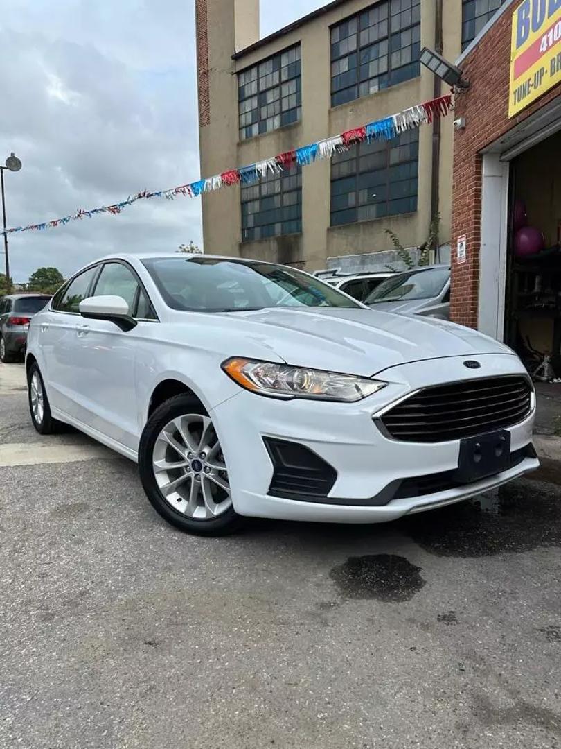 Ford Fusion's photo