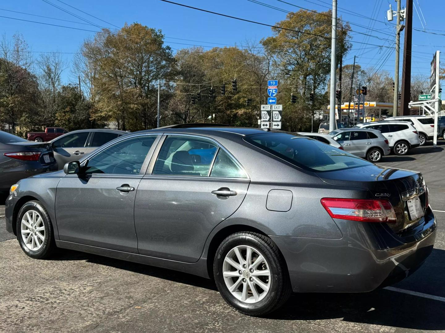 2011 Toyota Camry LE photo 5