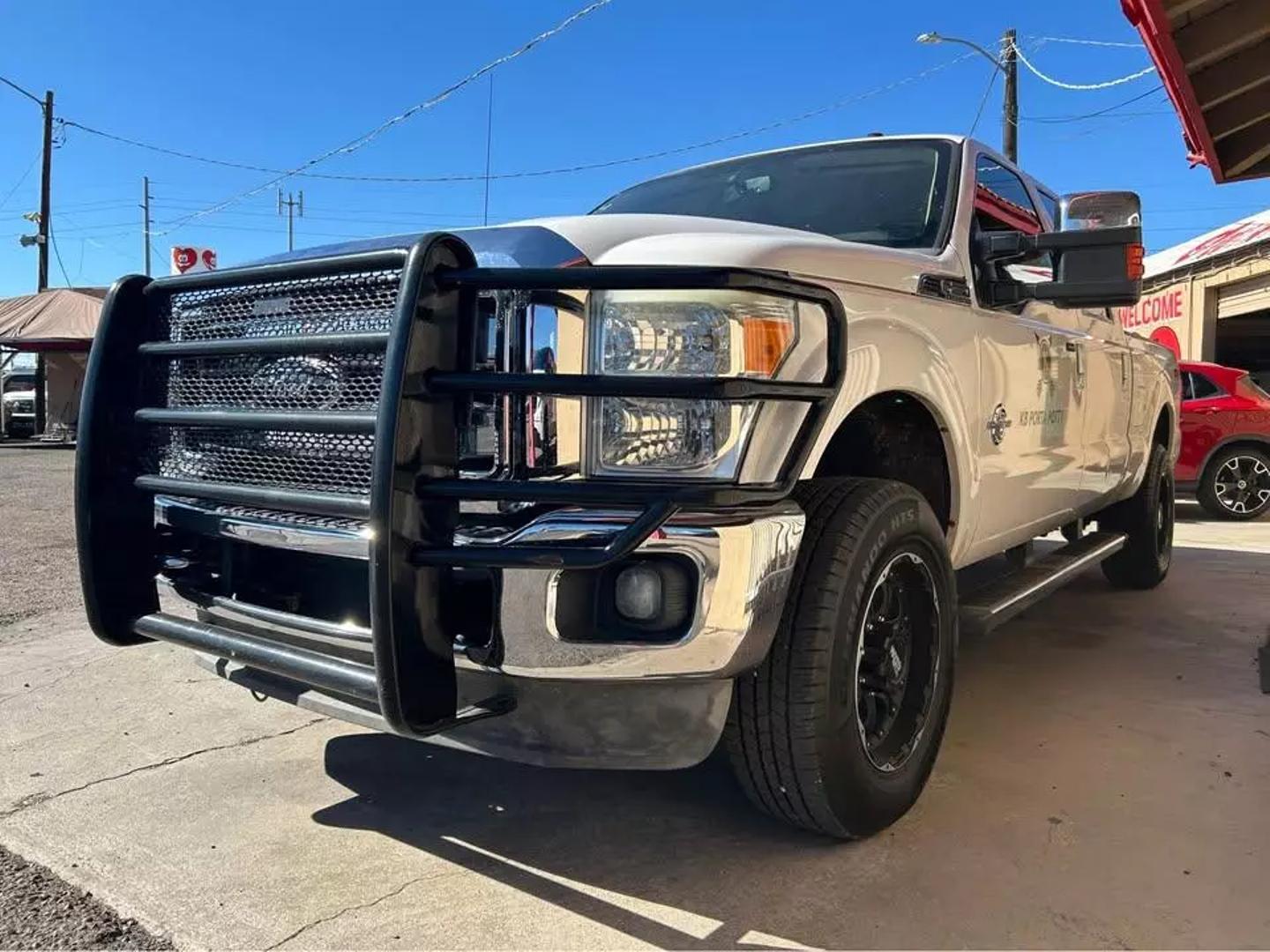 2011 Ford F-250 Super Duty Lariat photo 2