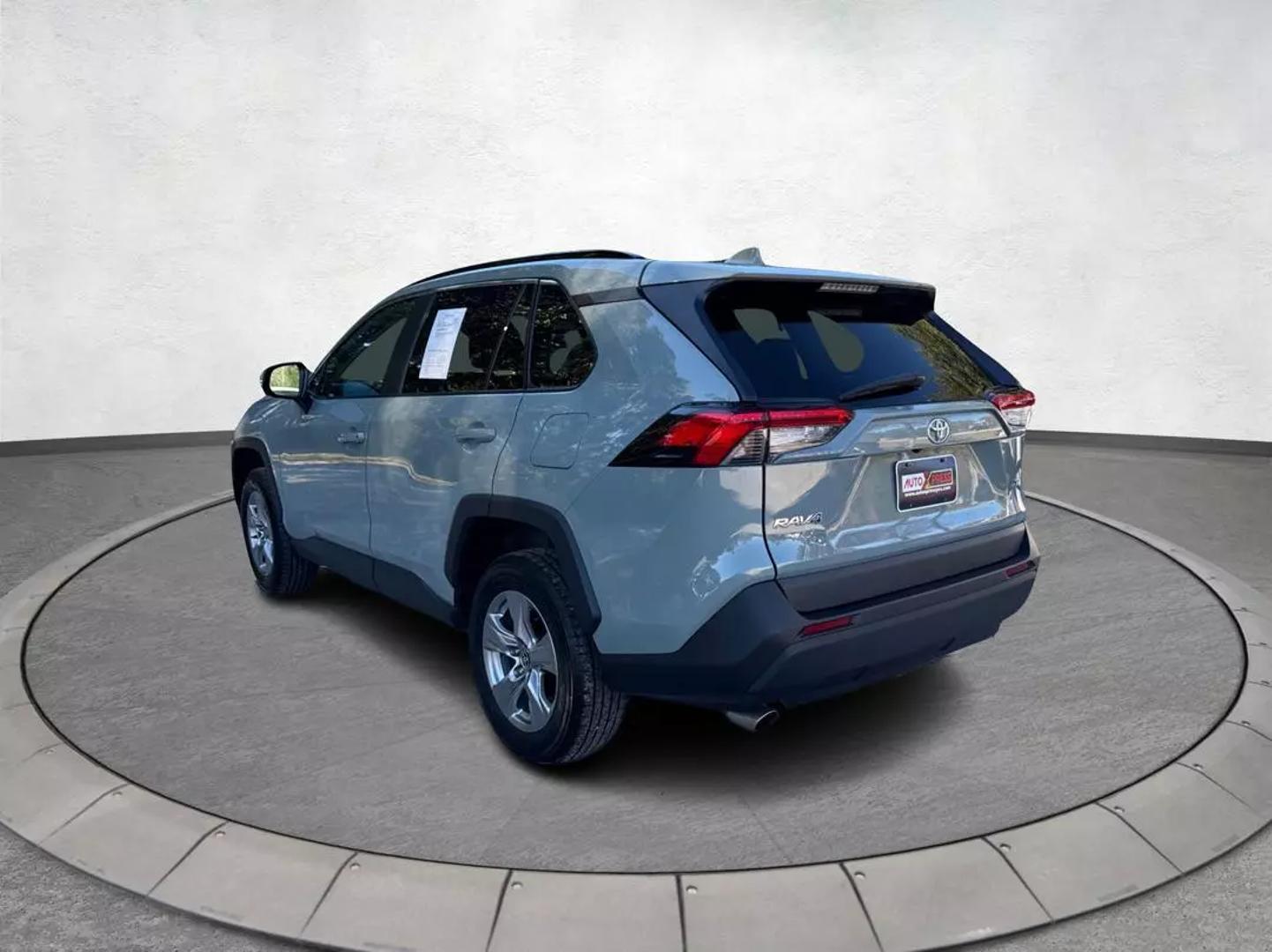 2022 Toyota RAV4 XLE photo 5