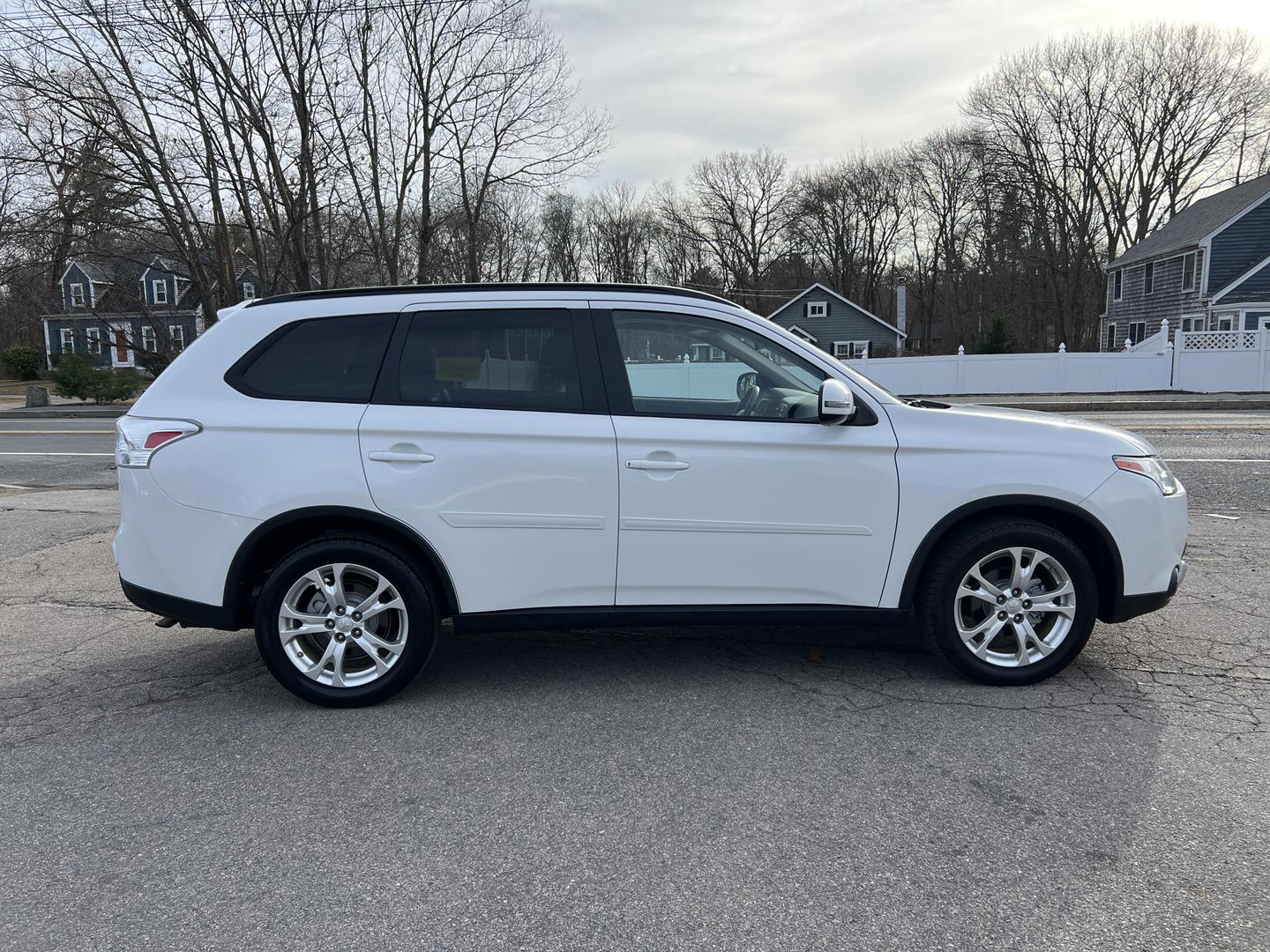 2015 Mitsubishi Outlander SE photo 6