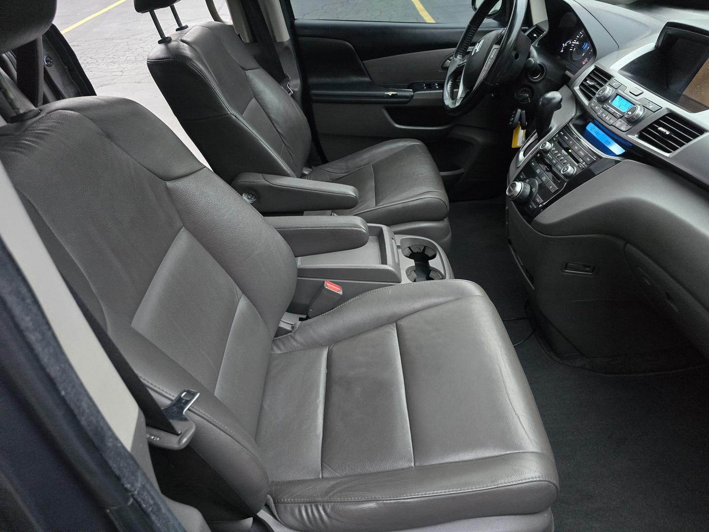 2013 Honda Odyssey Touring photo 48