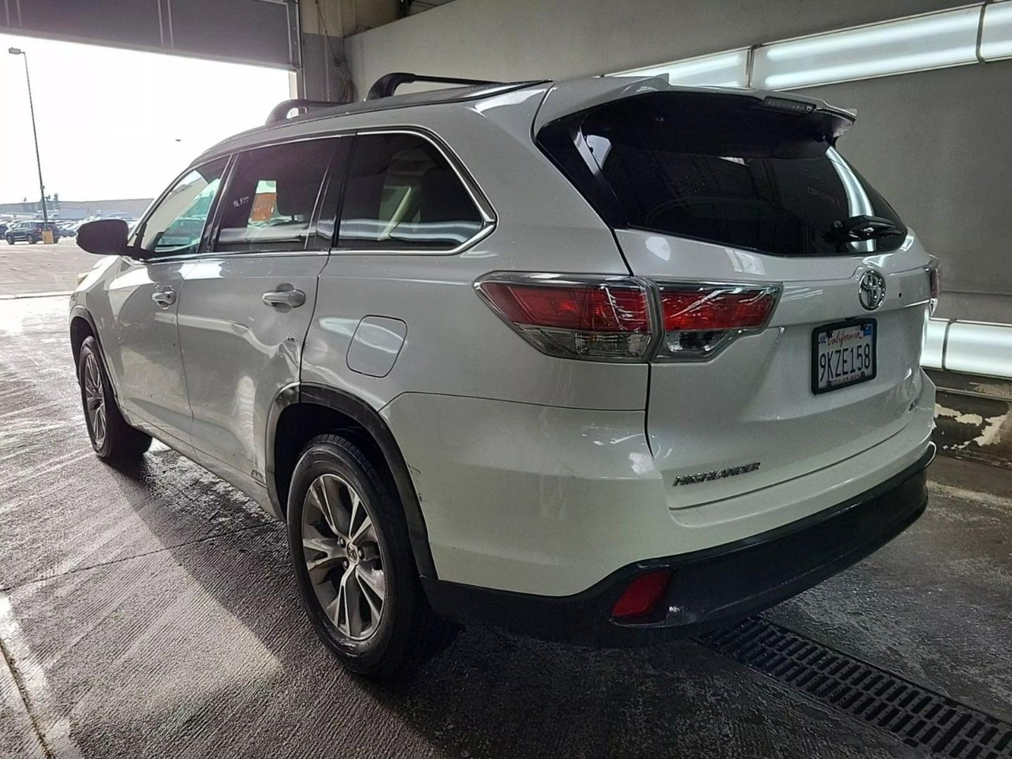 2015 Toyota Highlander XLE photo 4