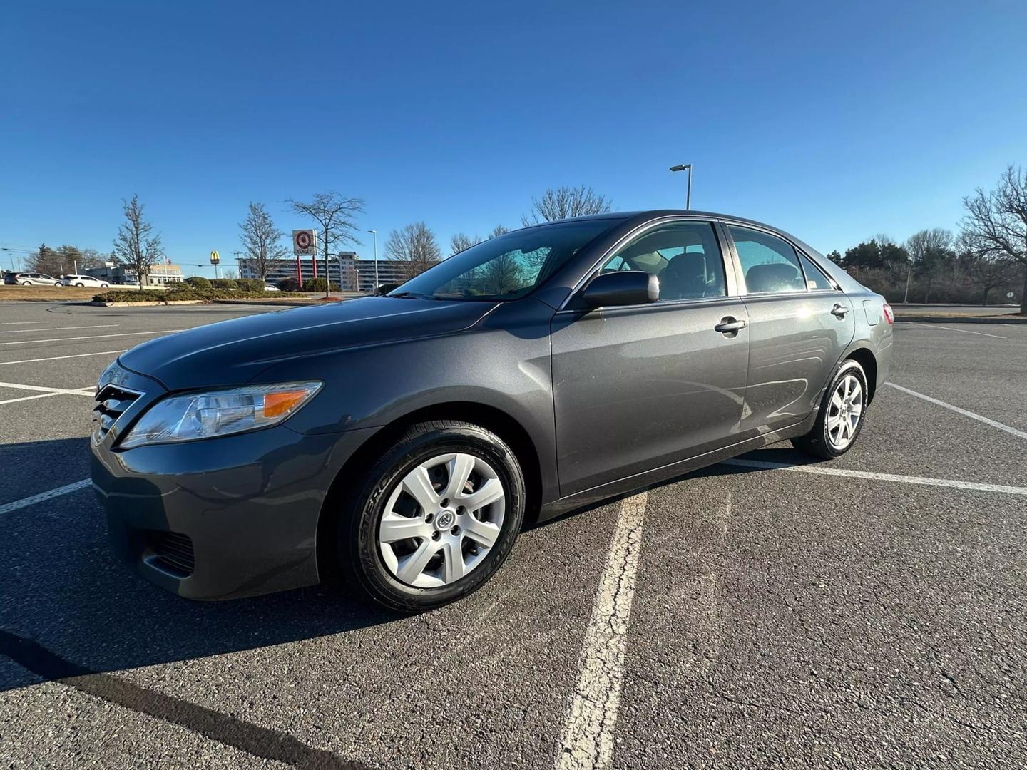 2011 Toyota Camry LE photo 8