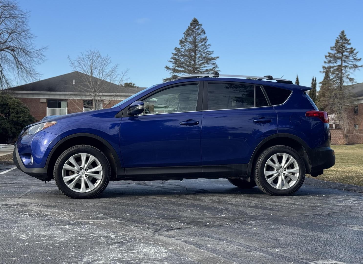 2015 Toyota RAV4 Limited photo 5