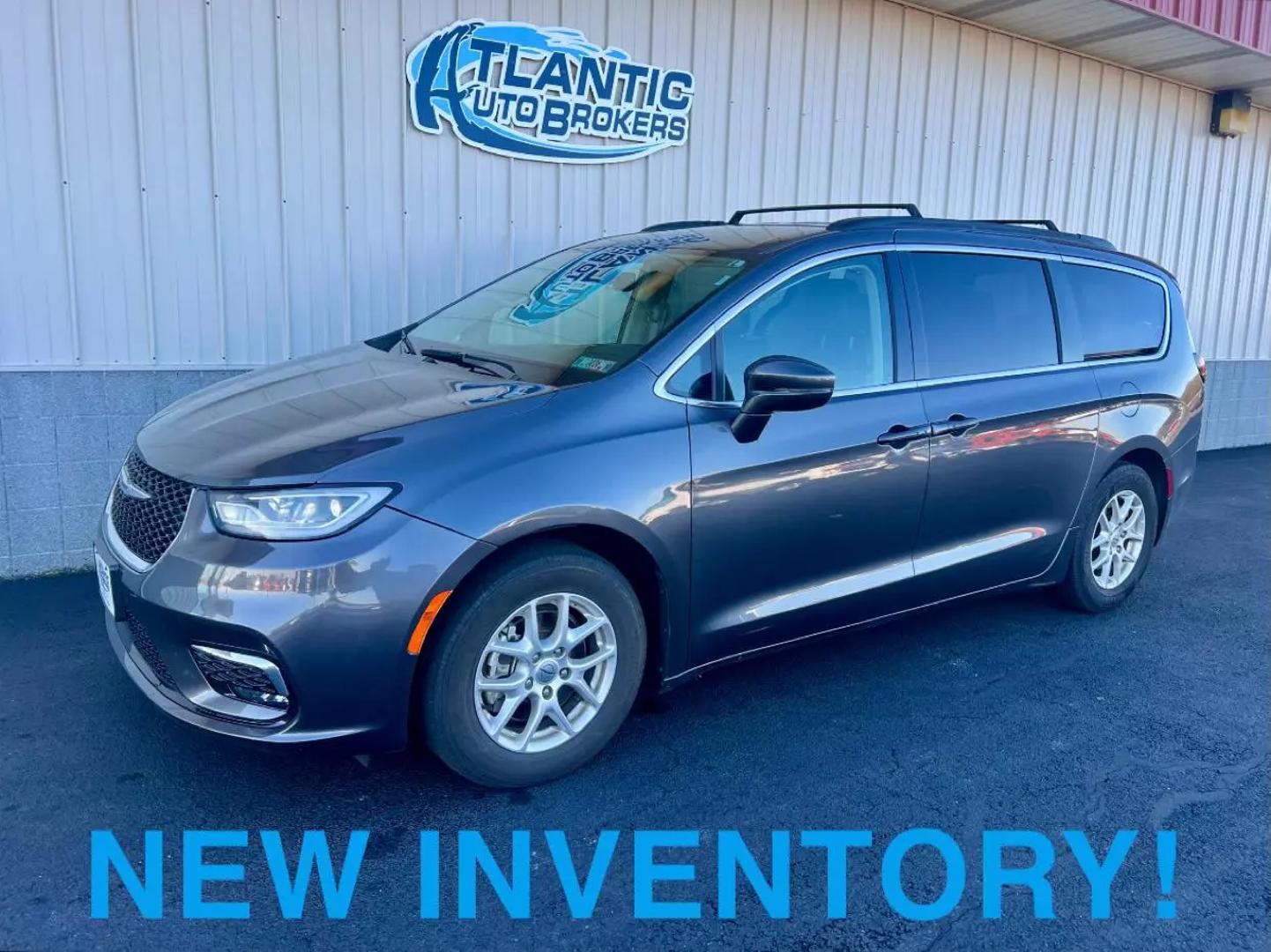 Chrysler Pacifica's photo