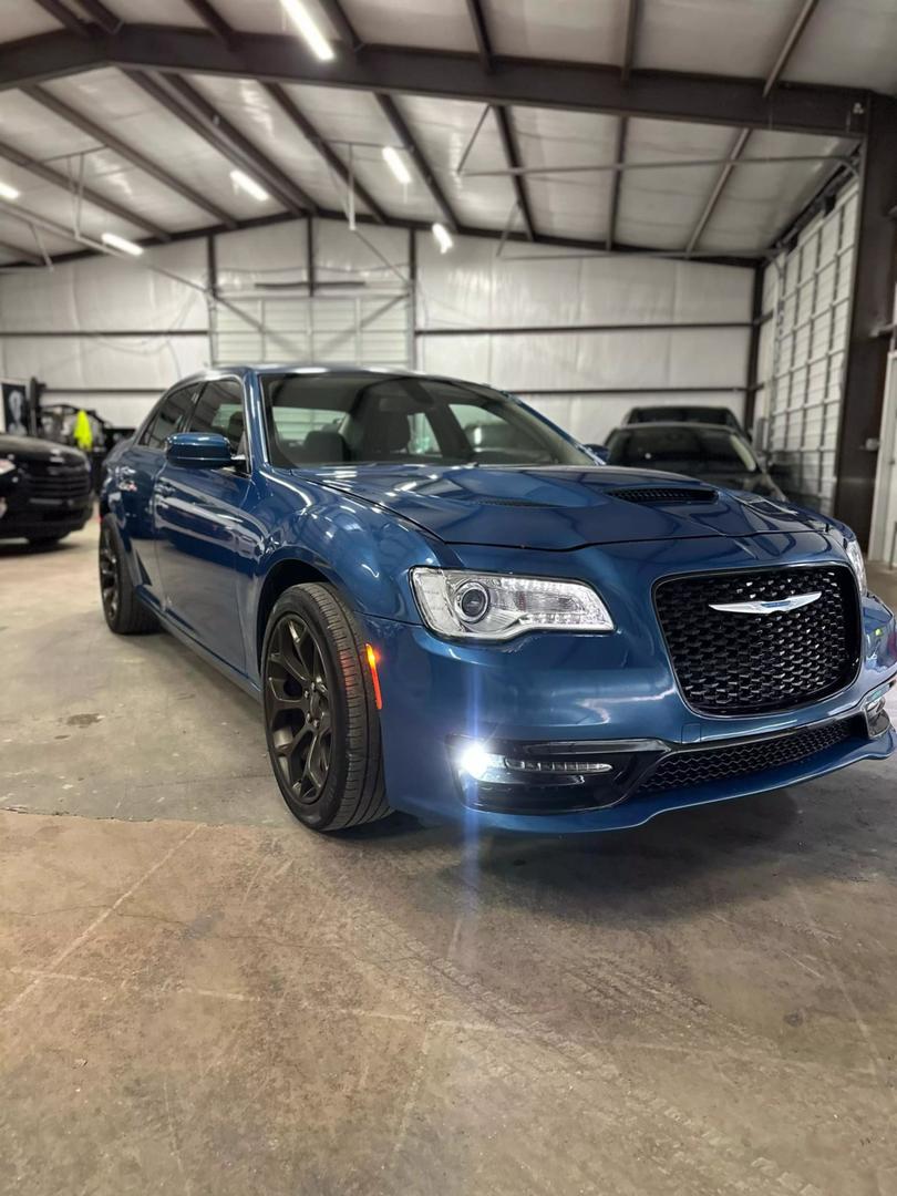 2021 Chrysler 300 Touring photo 2