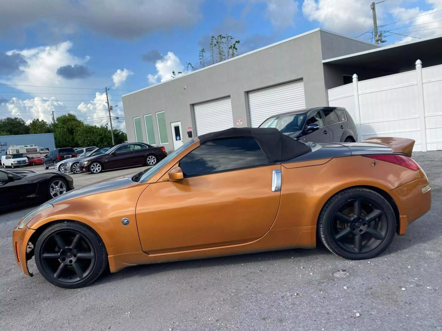 2004 Nissan 350Z Roadster Touring photo 9