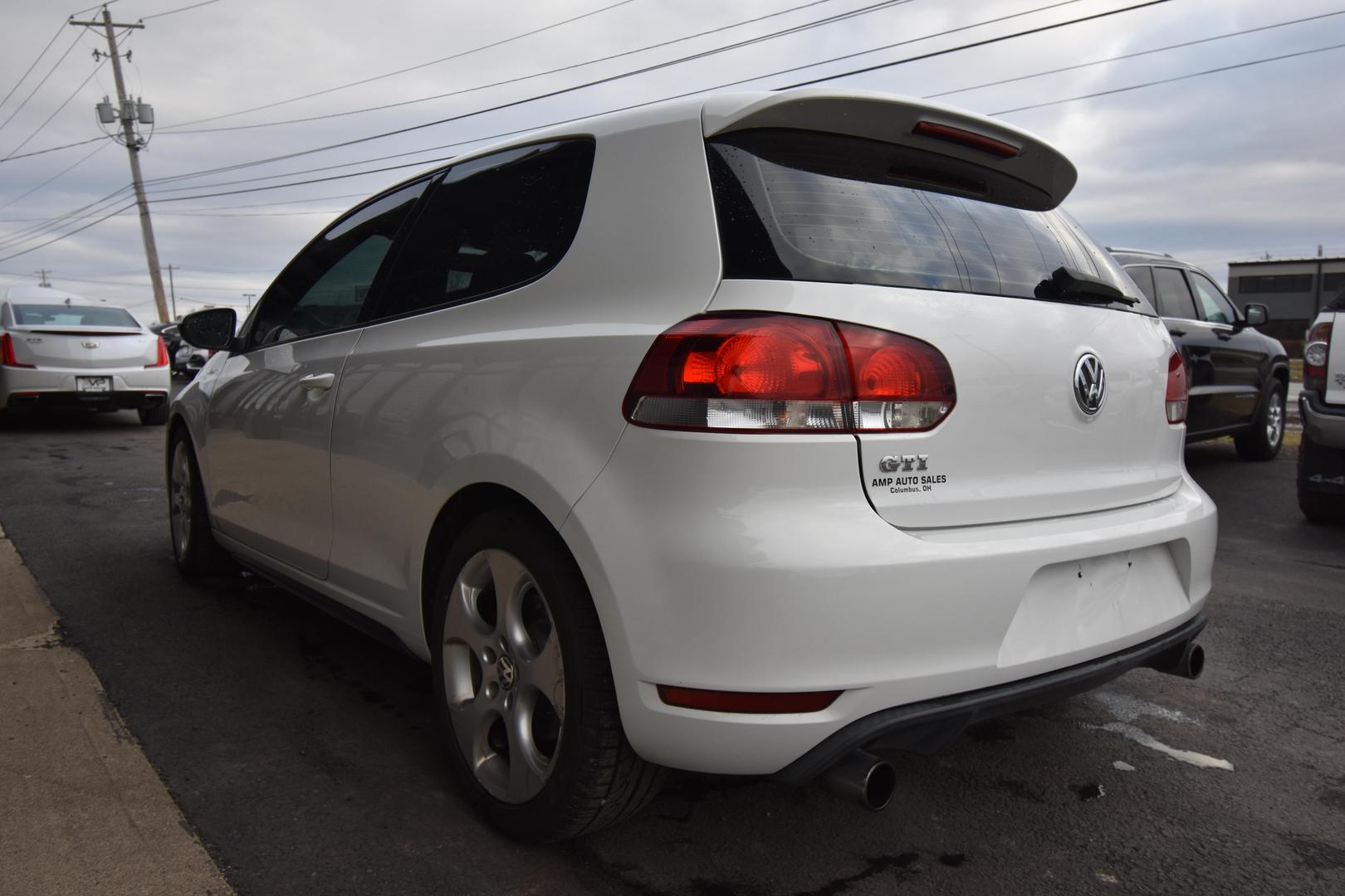 2010 Volkswagen GTI Base photo 4