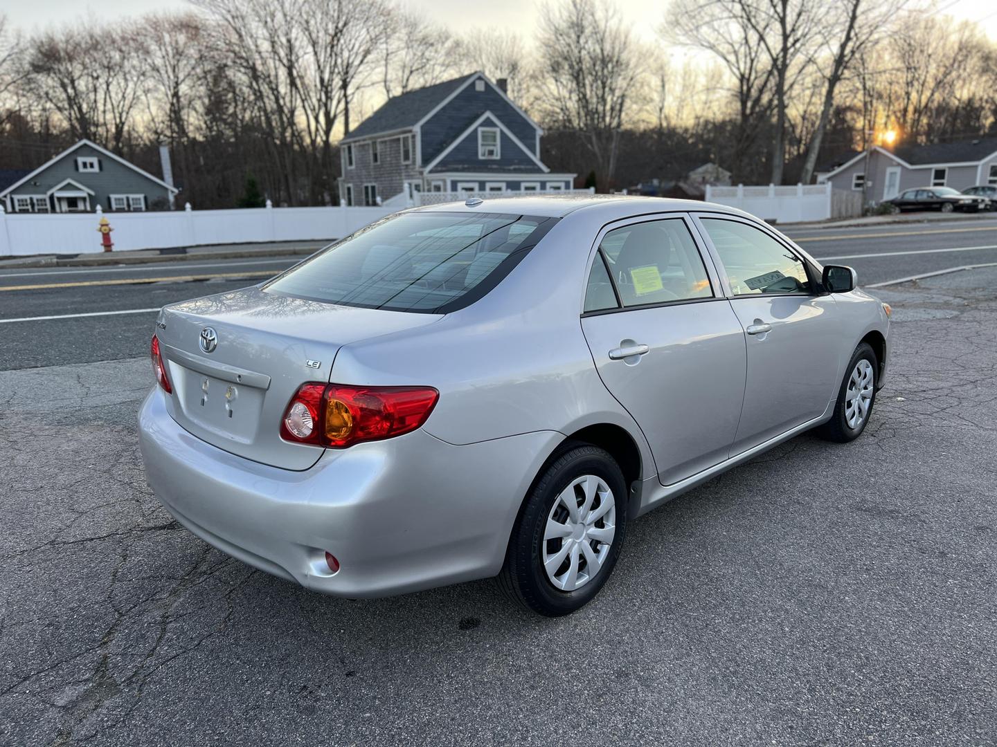 2010 Toyota Corolla LE photo 5