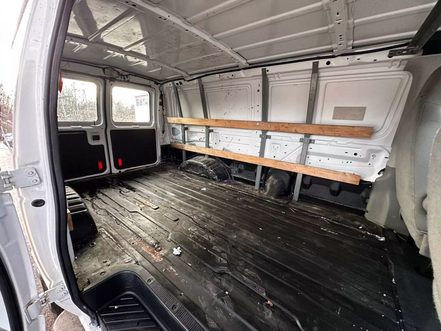 2013 Ford E250 Cargo - Image 21