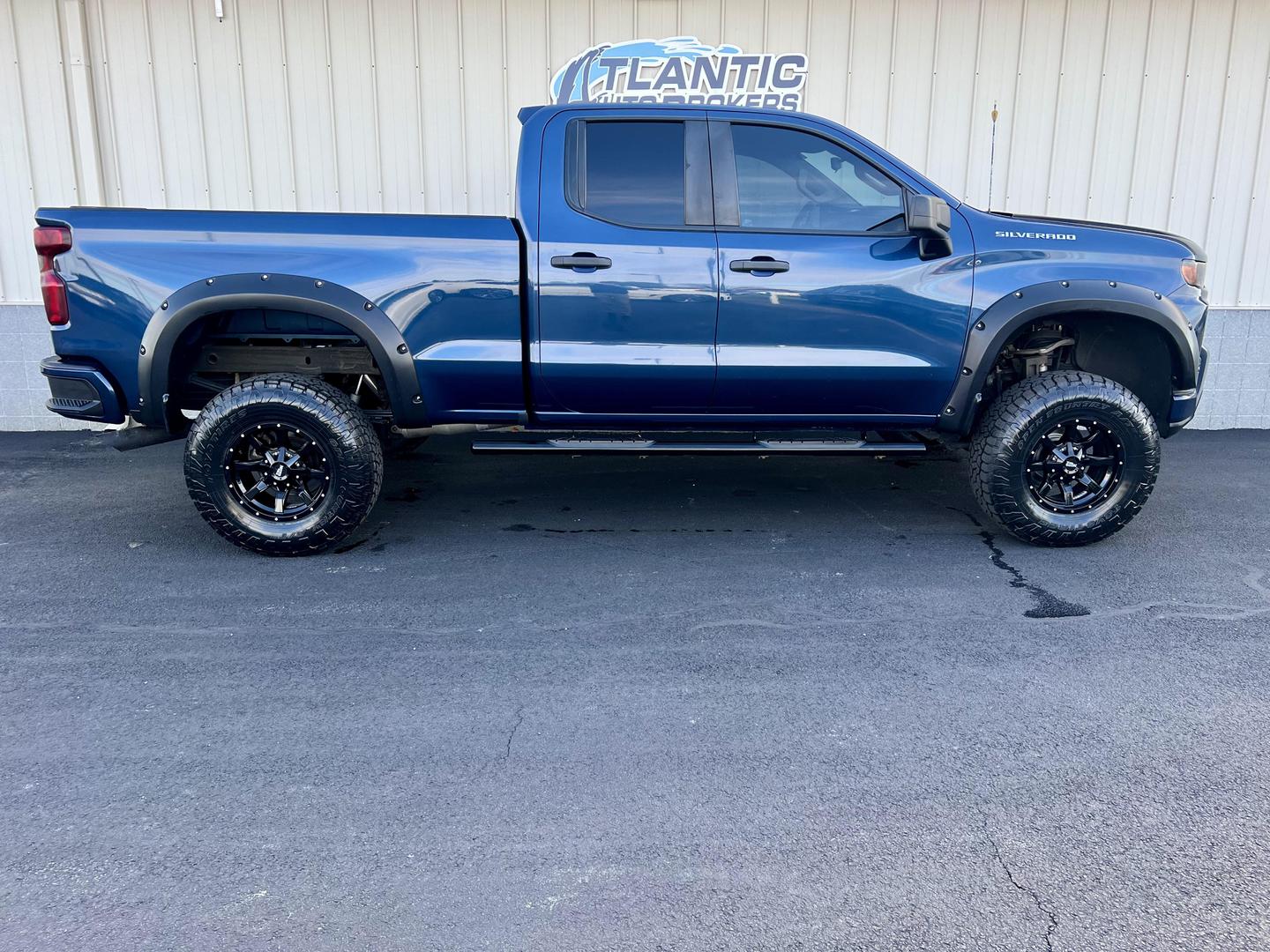 2019 Chevrolet Silverado 1500 Custom photo 3