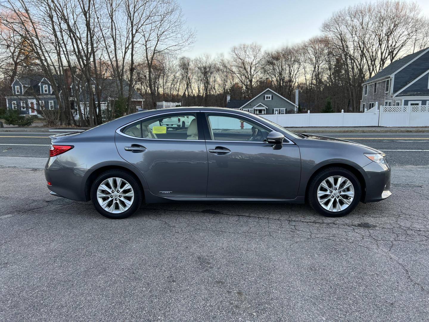 2014 Lexus ES 300h photo 6