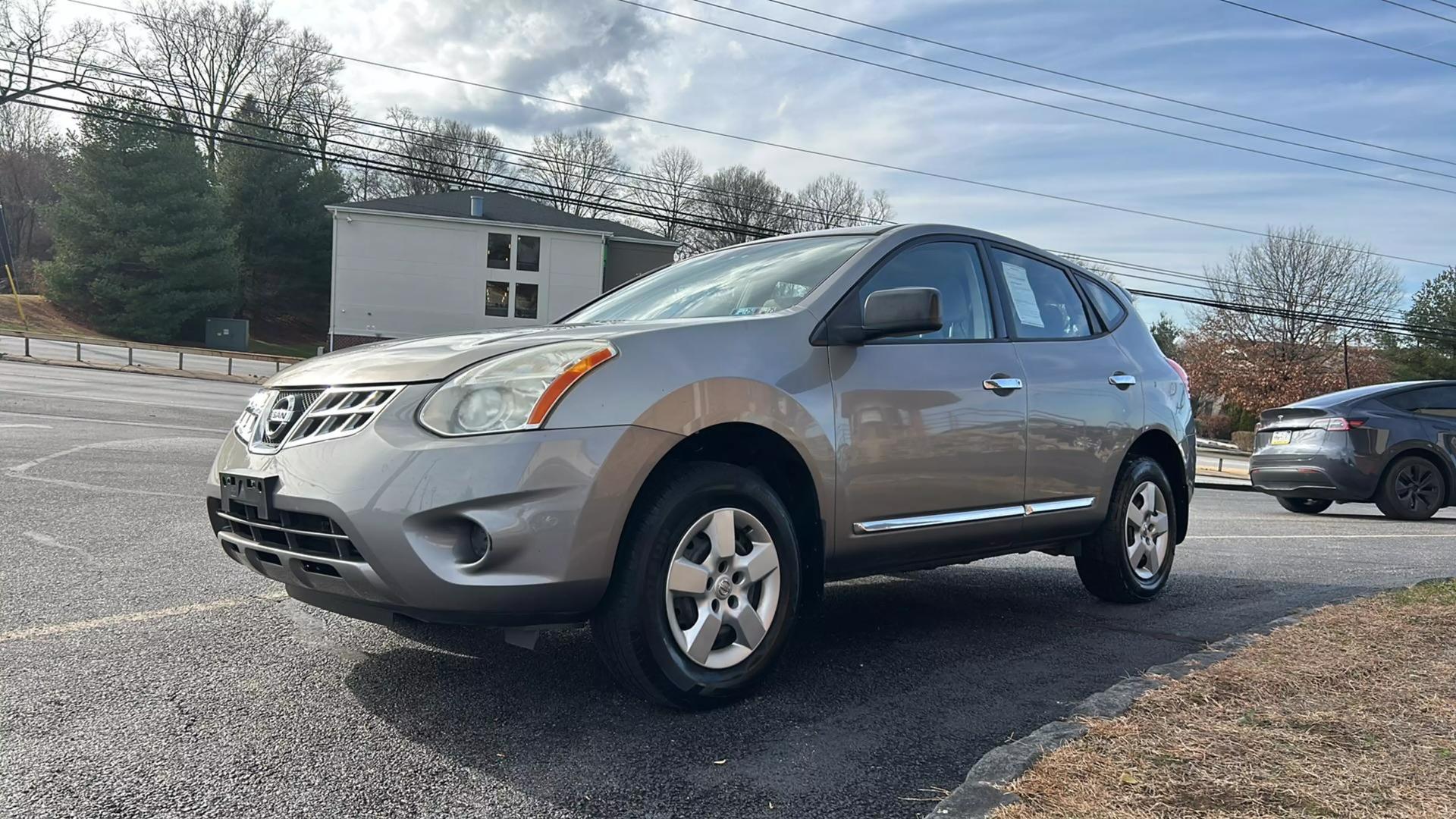 2011 Nissan Rogue S photo 2