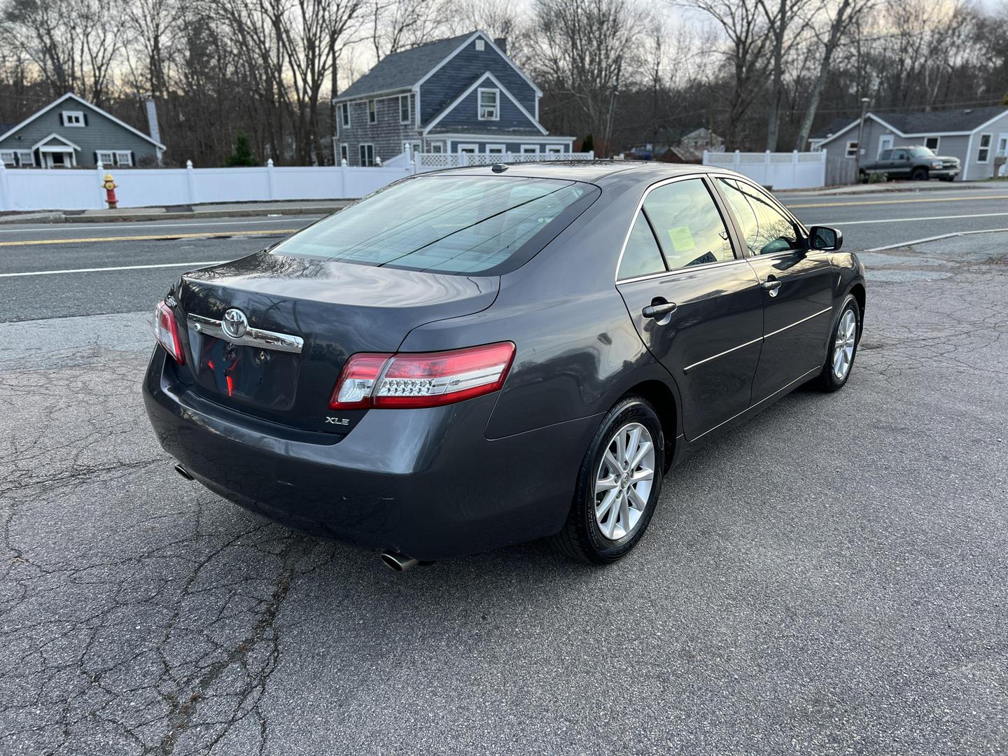 2011 Toyota Camry XLE photo 5