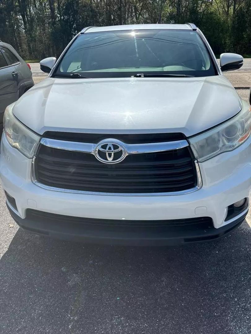 Toyota Highlander's photo