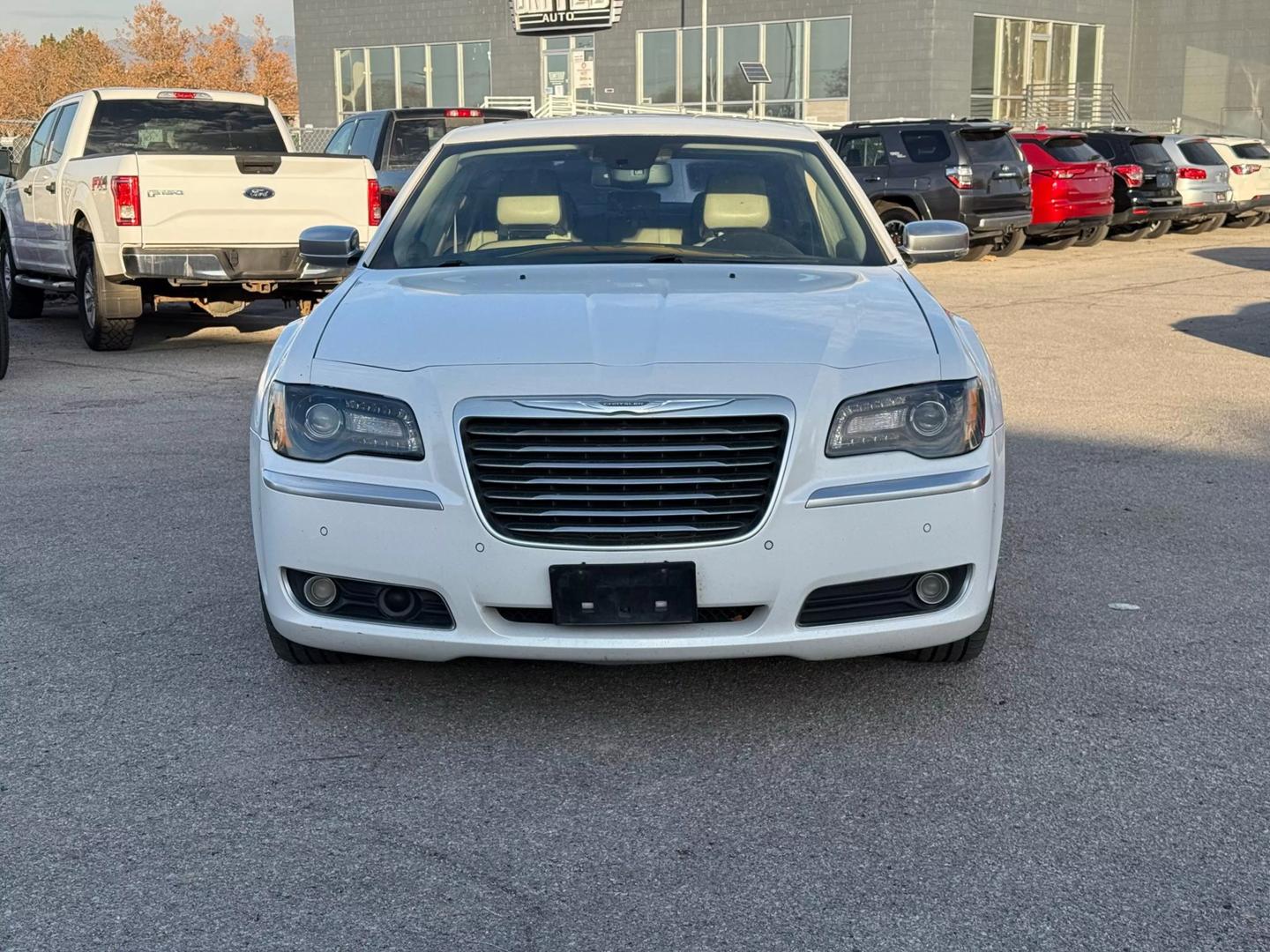 2013 Chrysler 300 Luxury Series photo 2