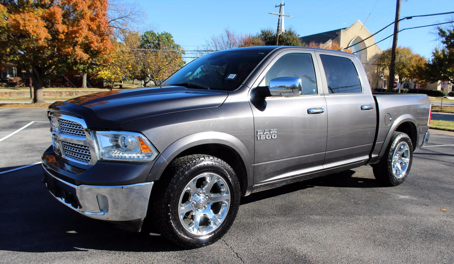 2017 RAM Ram 1500 Pickup Laramie photo 2