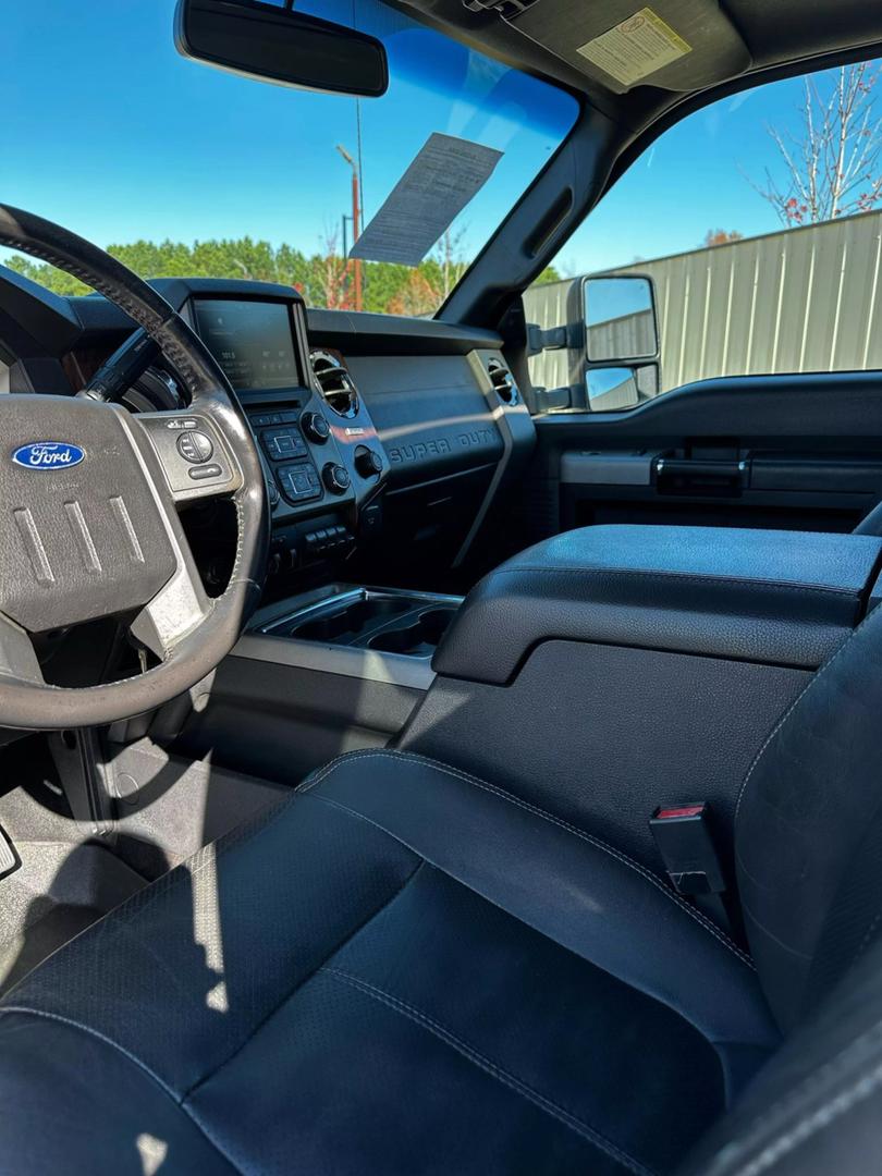 2016 Ford F-350 Super Duty Lariat photo 10