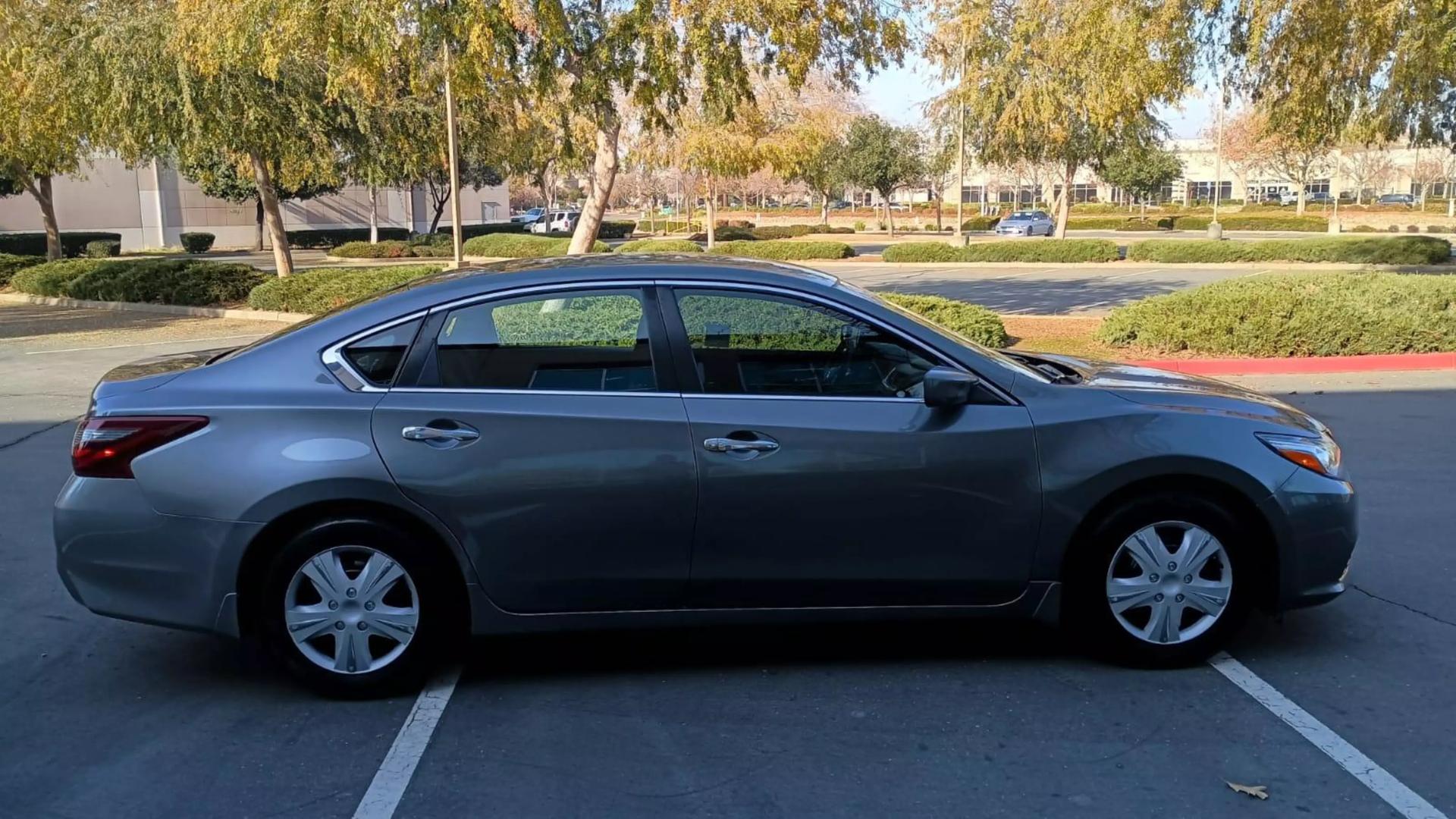 2018 Nissan Altima S photo 8