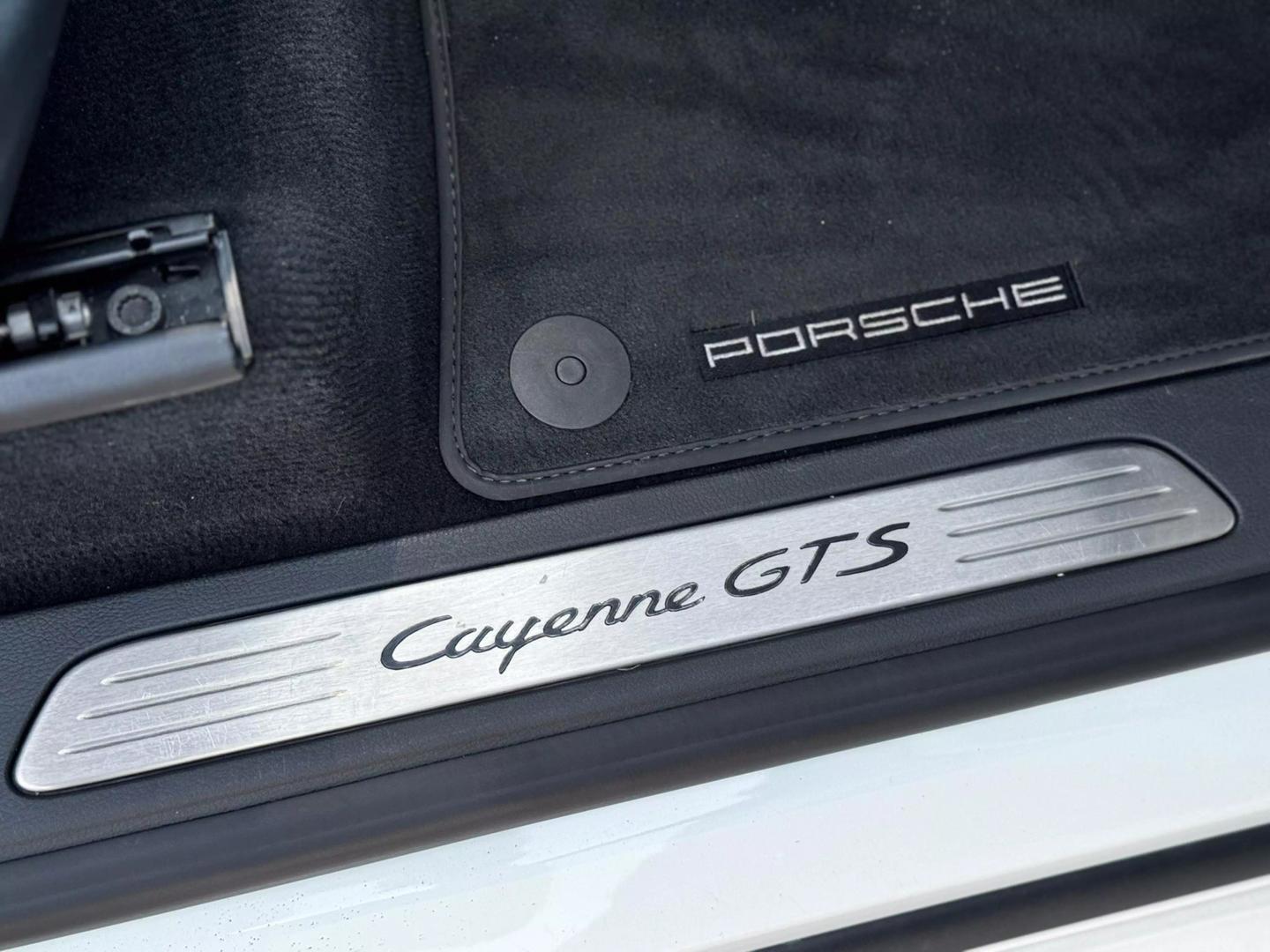 2016 Porsche Cayenne GTS photo 32