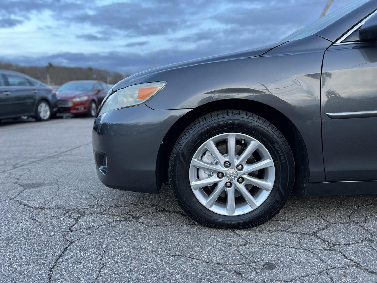 2011 Toyota Camry XLE photo 35