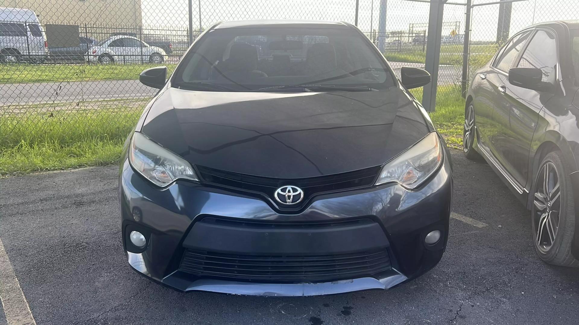 2014 Toyota Corolla LE Plus photo 2