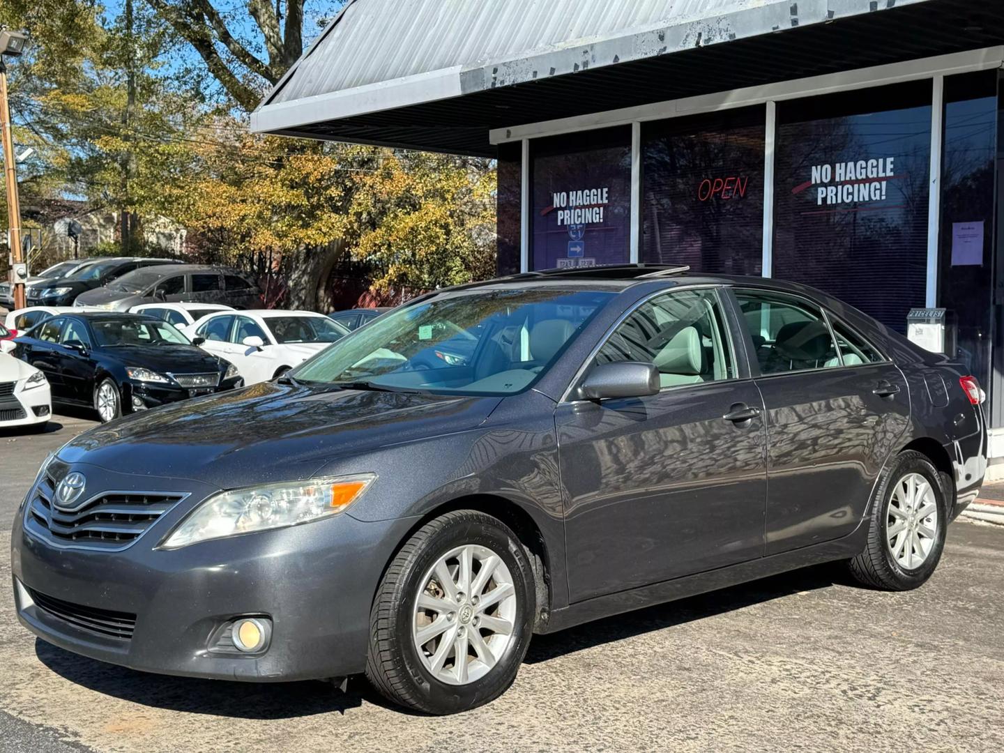 2011 Toyota Camry LE photo 3