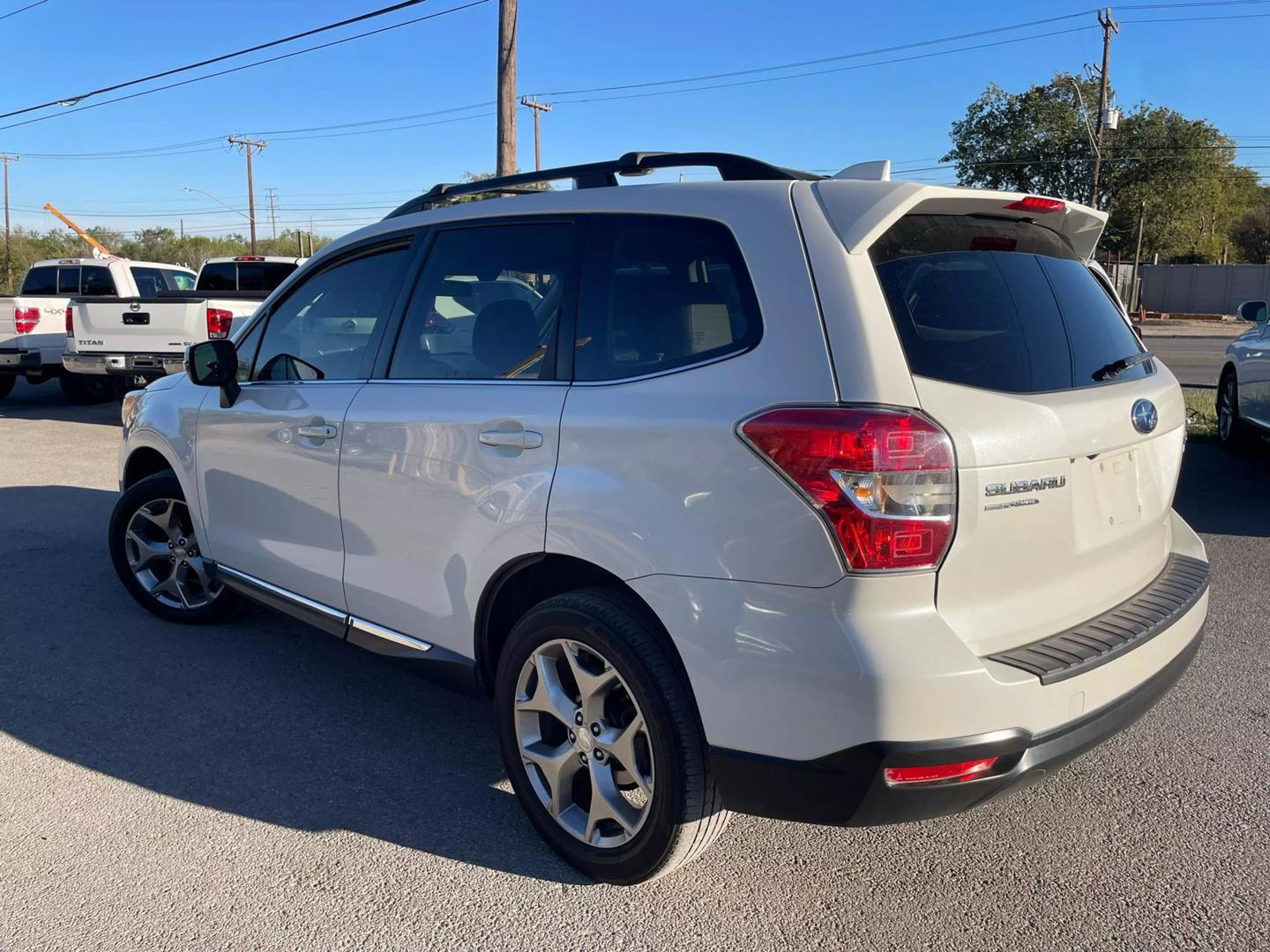 2016 Subaru Forester i Touring photo 3