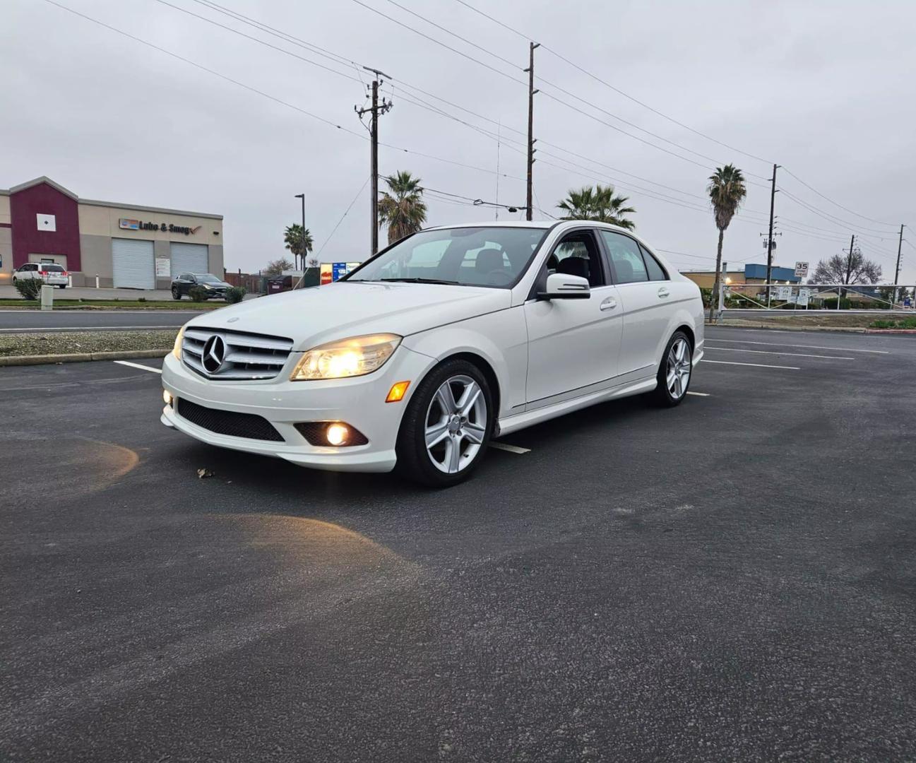 2010 Mercedes-Benz C-Class C300 Sport photo 2