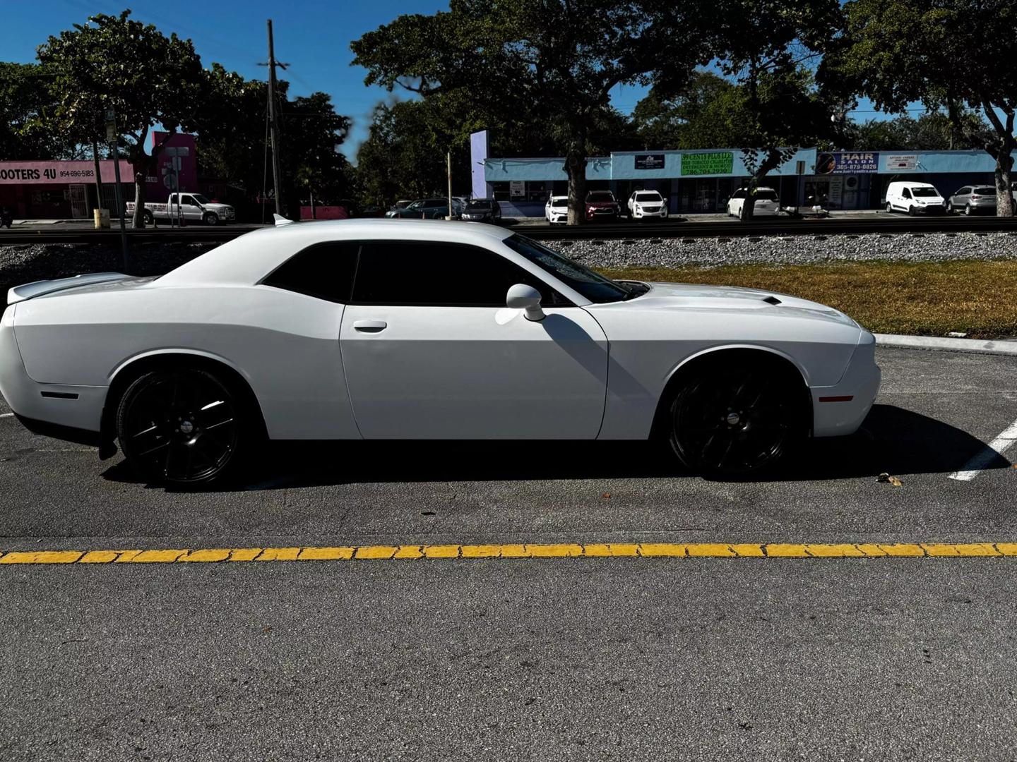 2015 Dodge Challenger R/T photo 9