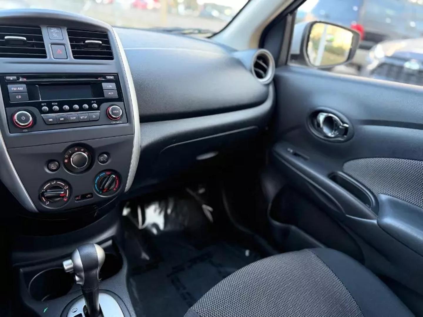 2016 Nissan Versa Sedan SV photo 12