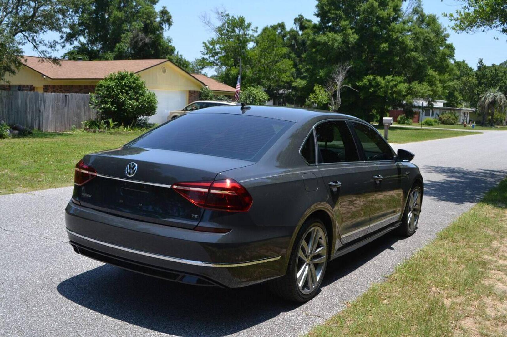 2017 Volkswagen Passat R-Line photo 38