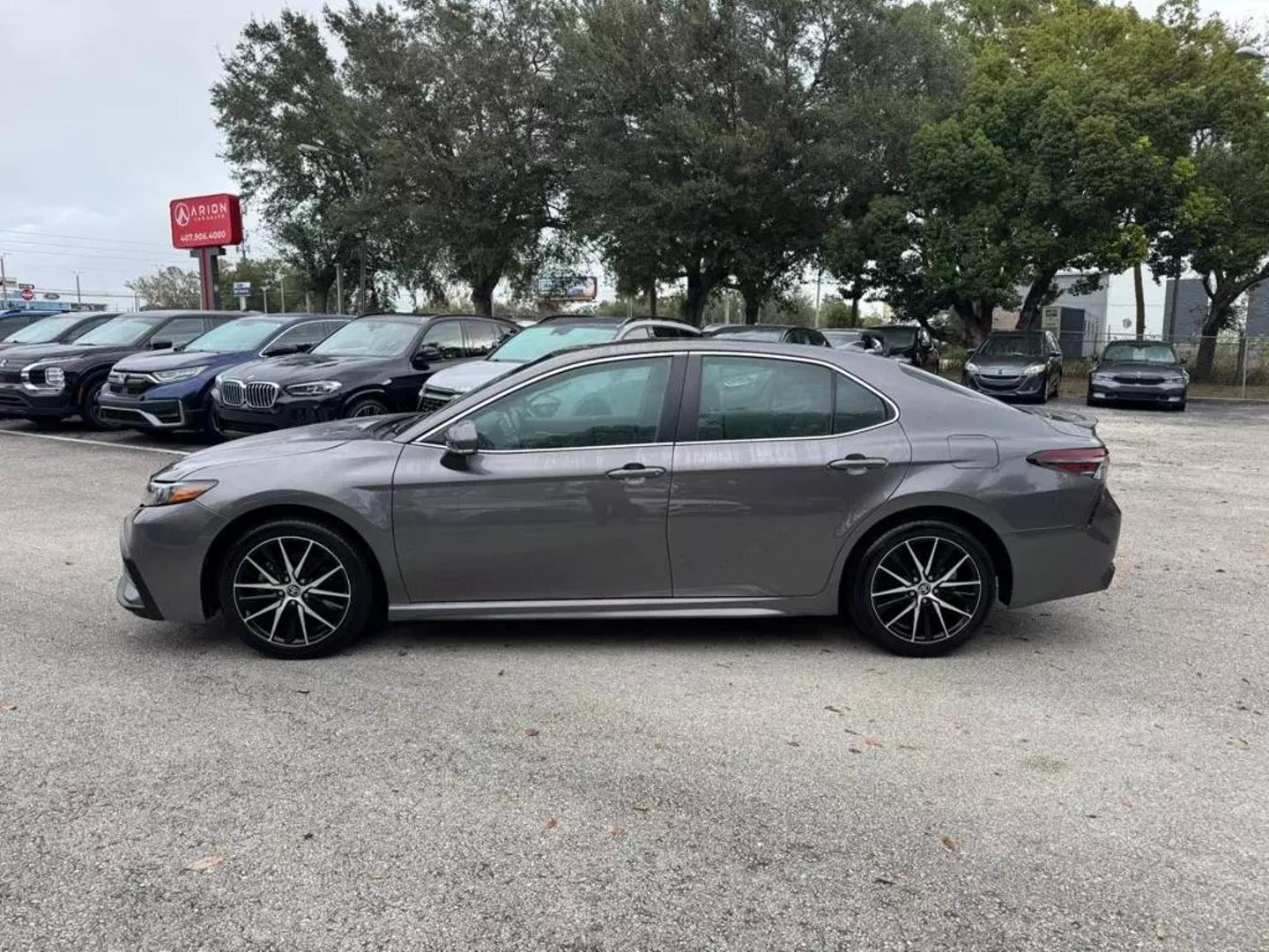 2022 Toyota Camry SE photo 11