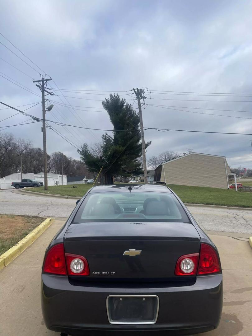 2011 Chevrolet Malibu 1LT photo 9