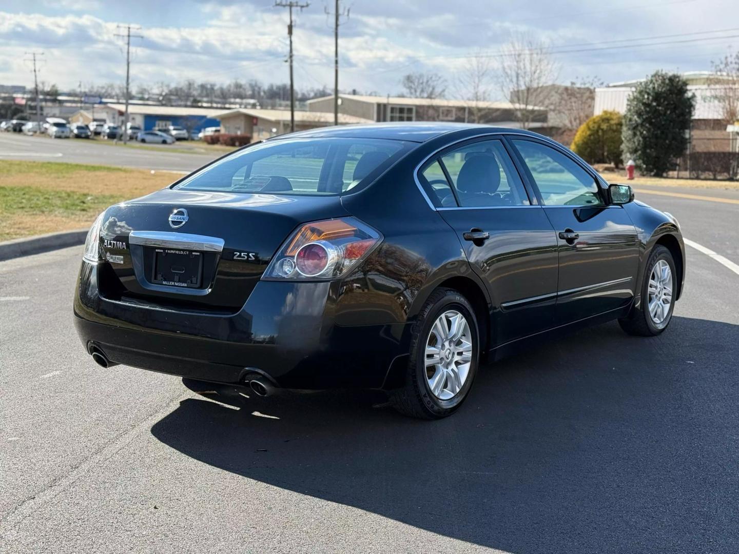 2010 Nissan Altima S photo 4